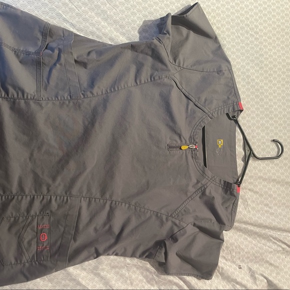 scrub tops - Picture 1 of 5